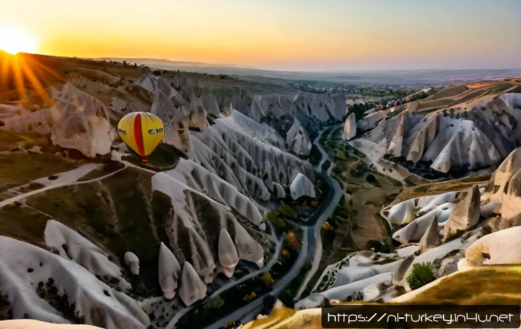 튀르키예의 유네스코 자연유산 - Photorealistic sunrise panorama of Göreme National Park in Cappadocia, Türkiye, dramatic pale sandst...